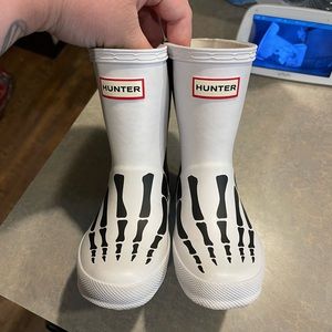 Skeleton hunter boots (white)